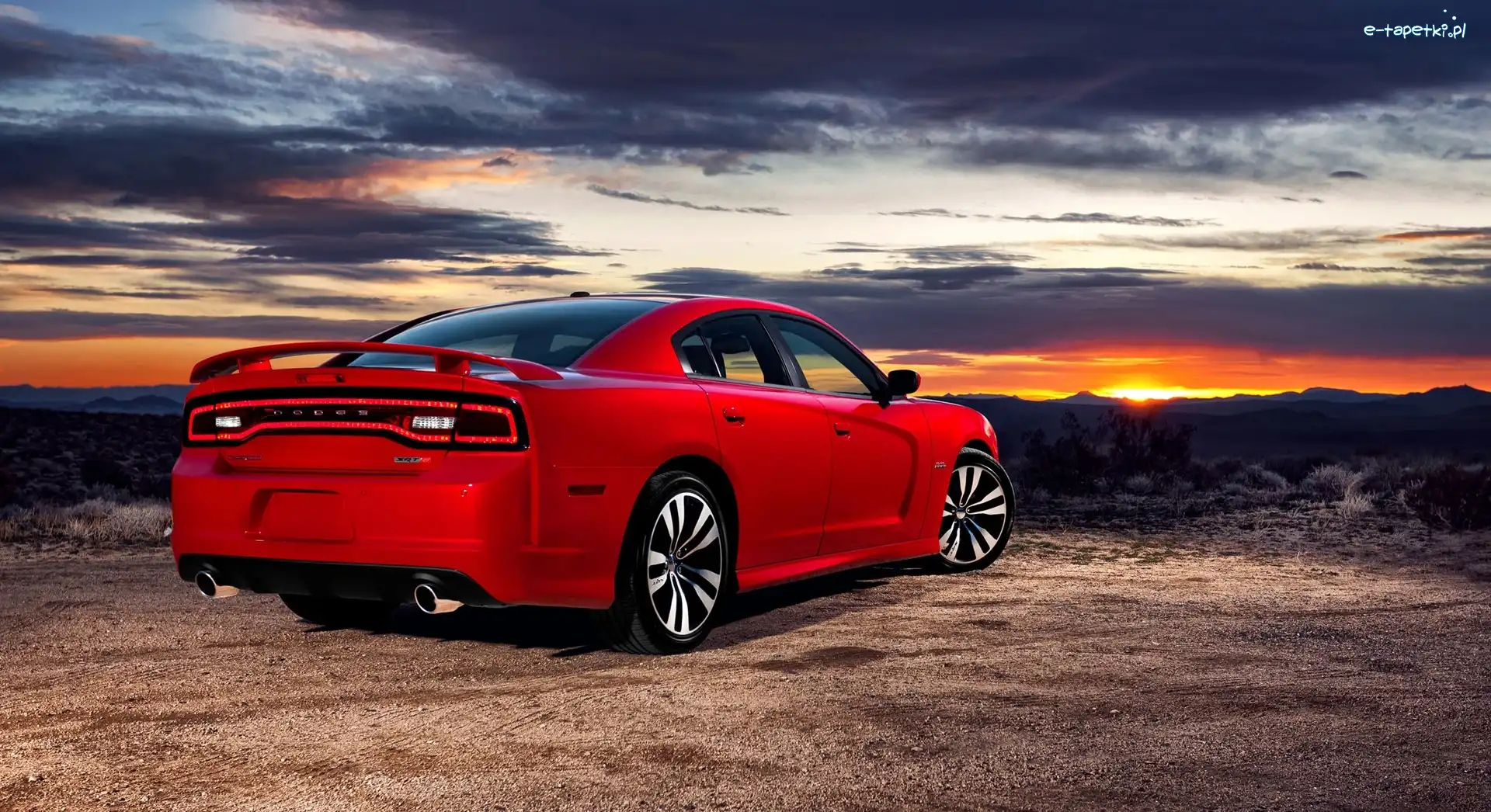 Dodge Charger SRT 8, Czerwony