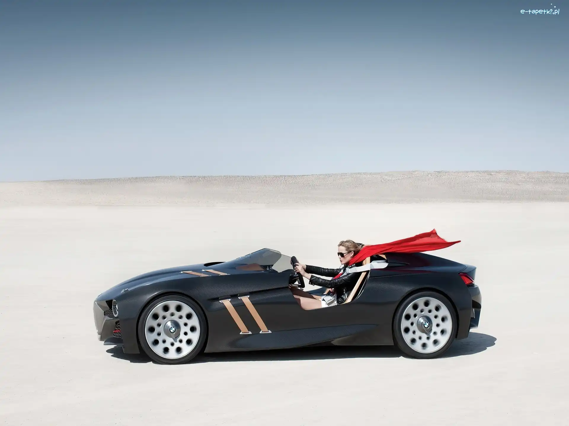 Kobieta, BMW 328 Concept