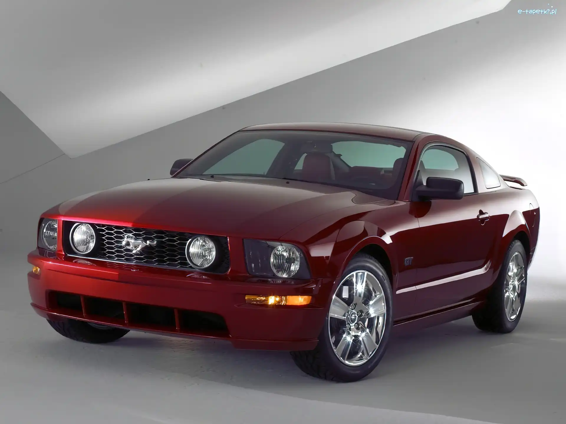 Ford Mustang, Wiśniowy