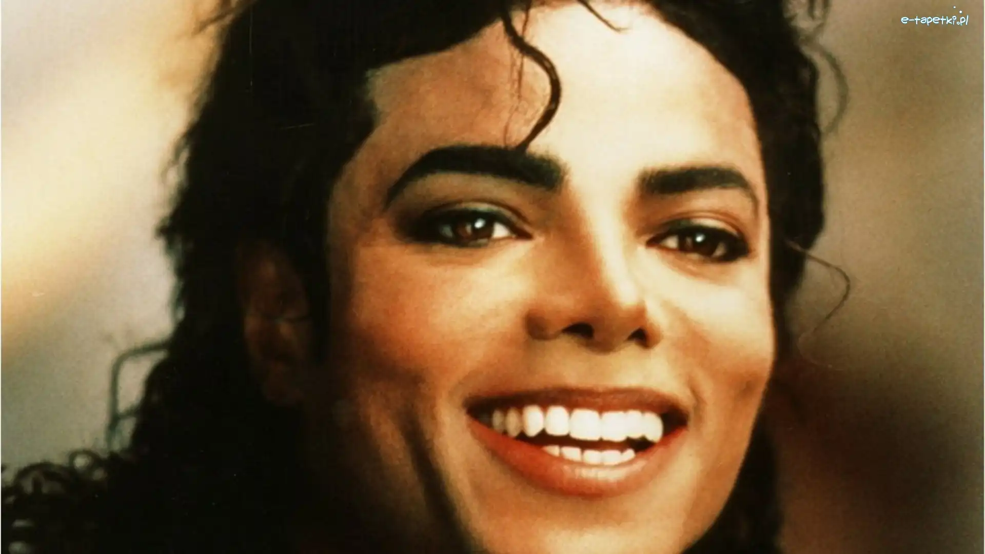 Michael Jackson, Uśmiechnięty