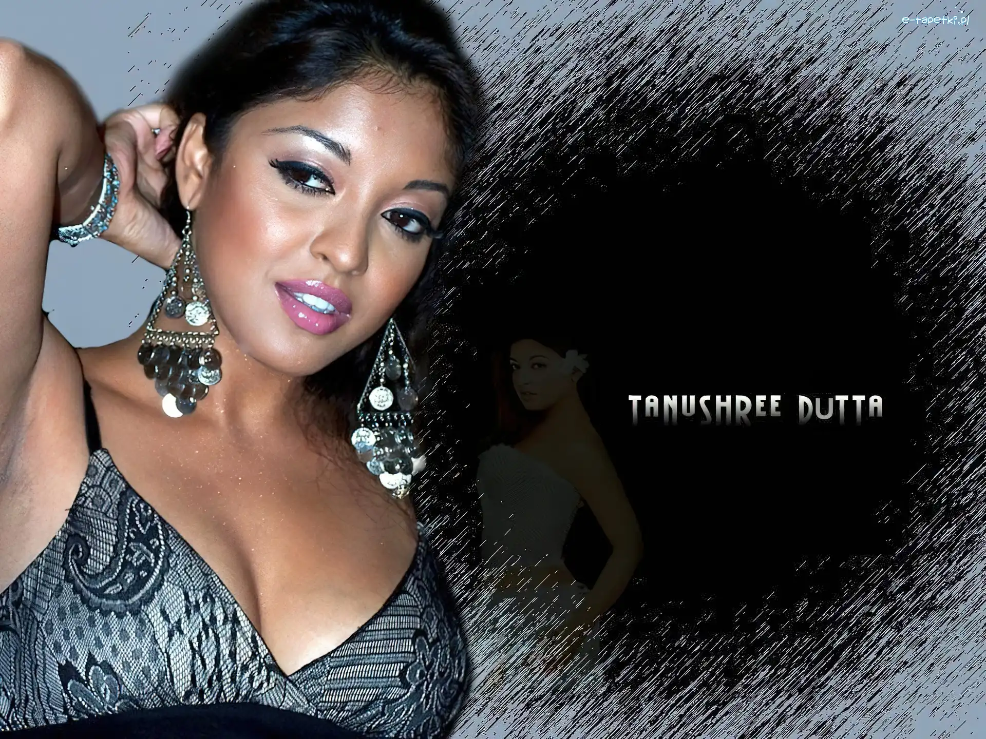 Kolczyki, Tanushree Dutta