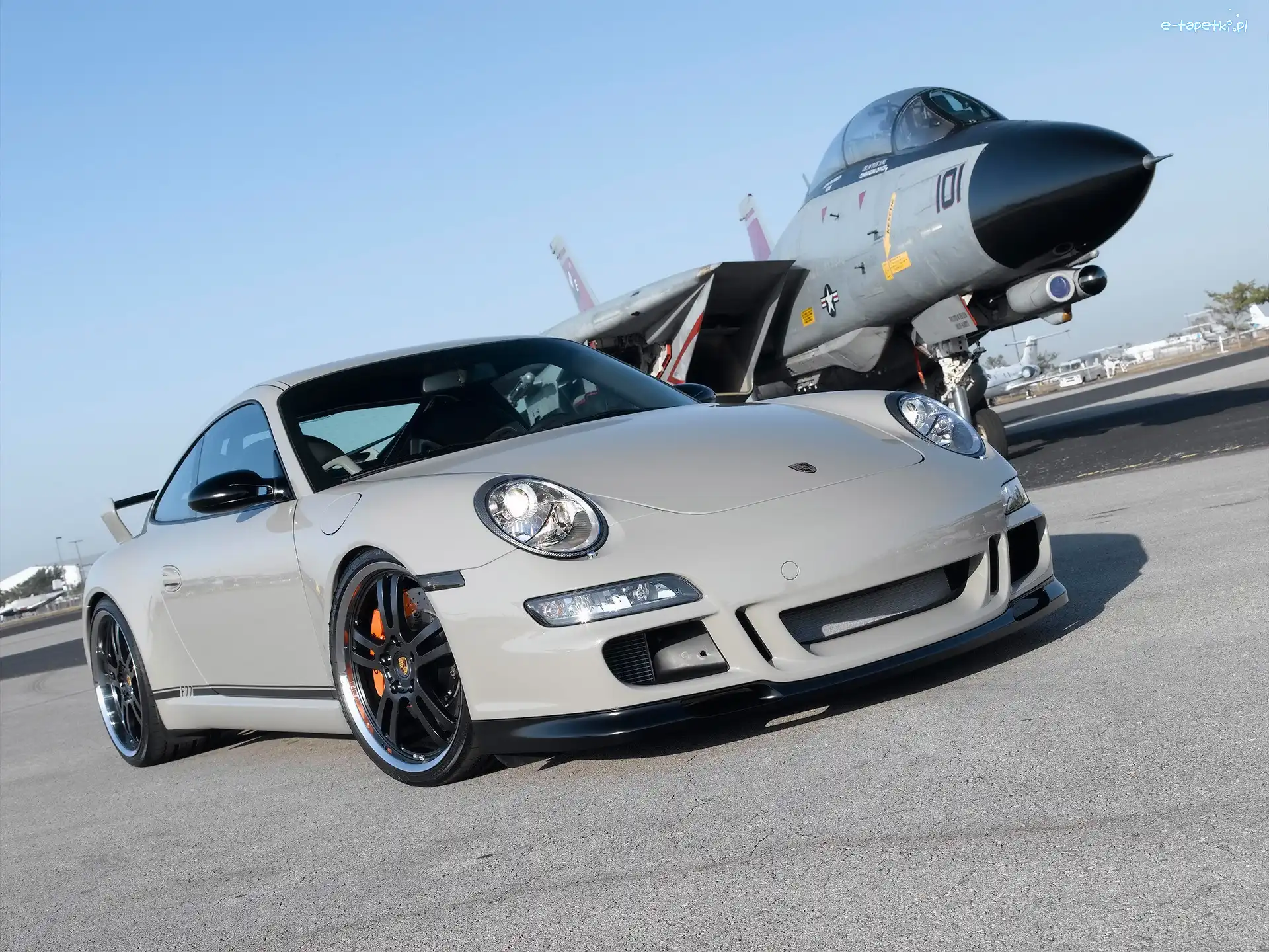 Porche 911 GT2, F-15, Myśliwiec