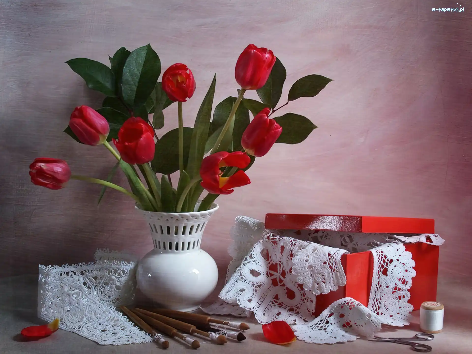 Tulipany, Czerwone, Wazon