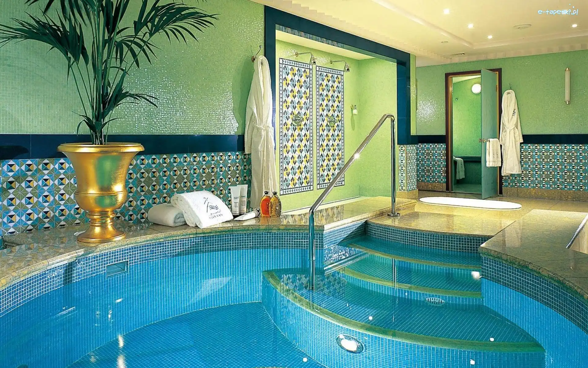 Basen, Hotel