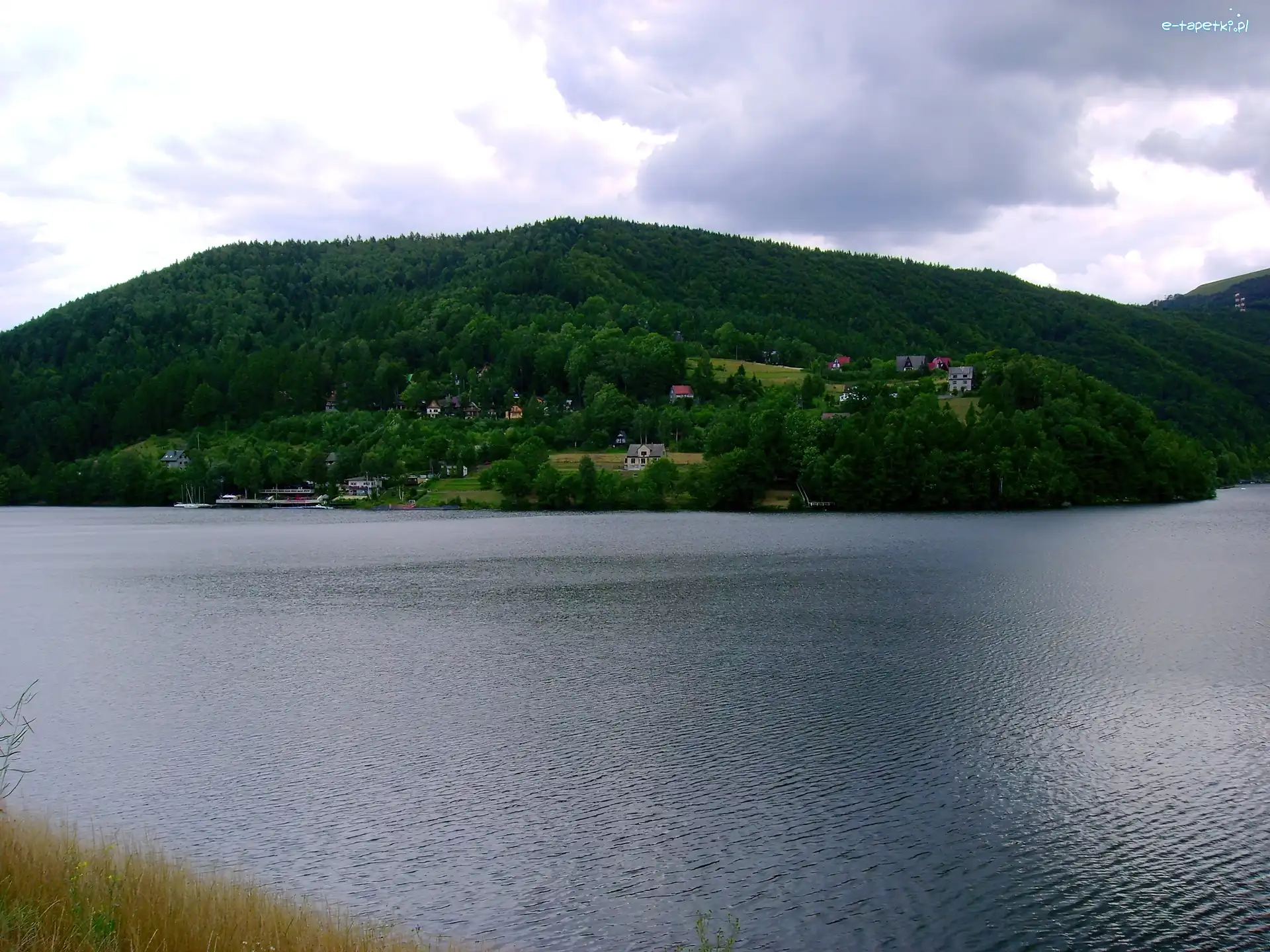 Domy, Góry, Jezioro