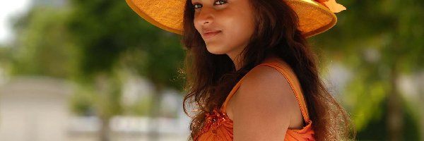 Kapelusz, Sneha Ullal