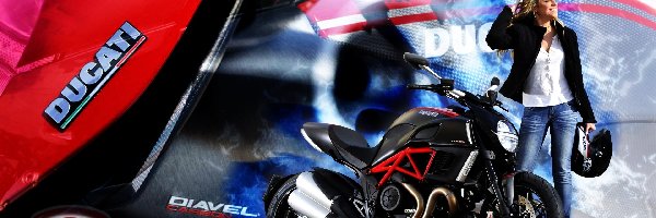 Motocyklistka, Motocykl, Ducati Diavel