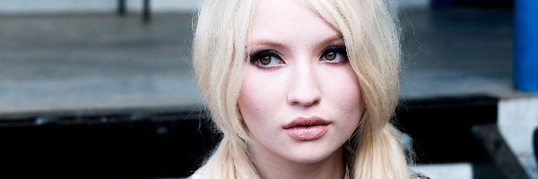 Emily Browning, Bluzeczka, Blondynka, Kratkę, W