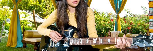 Gitara, Namiot, Ogród, Selena Gomez