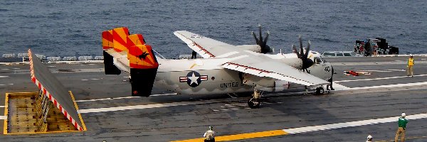 Carl Vinson, Grumman C-2 Greyhound