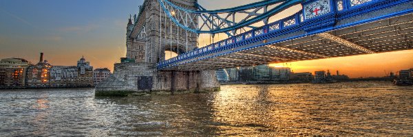 Tamiza, Londyn, Tower Bridge