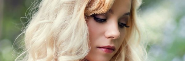 Sandra Onofrei, Blondynka, Kobieta