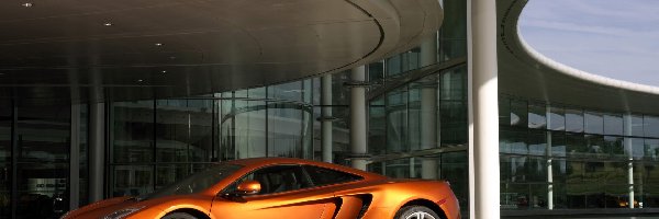 Salon, McLaren MP4-12C