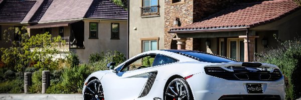 Kamienice, Ulica, McLaren 650S