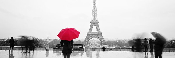 Wieża Eiffla, Francja, Paryż, Parasole, Ludzie