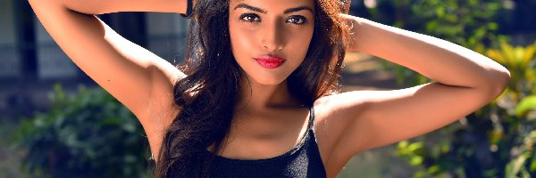 Makijaż, Ashna Zaveri, Brunetka