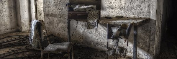 Zaniedbane, Proteza, Pomieszczenie, Walizka, Krzesło