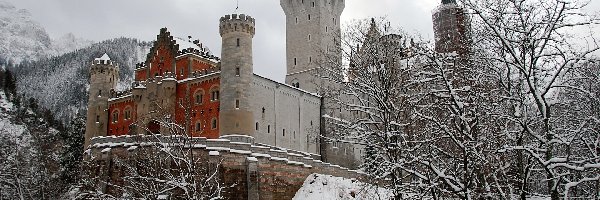 Drzewa, Zamek Neuschwanstein, Skały, Zima, Bawaria, Niemcy
