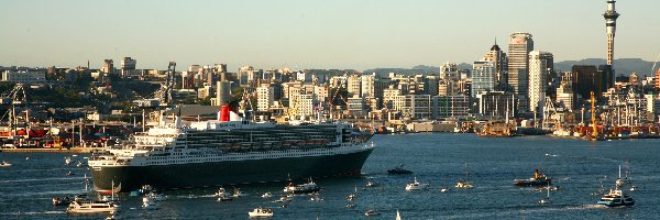 Queen Mary 2, Miasto, Jachty, Statek