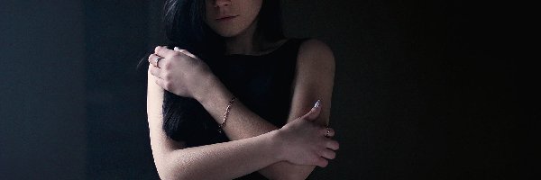 Ręce, Brunetka