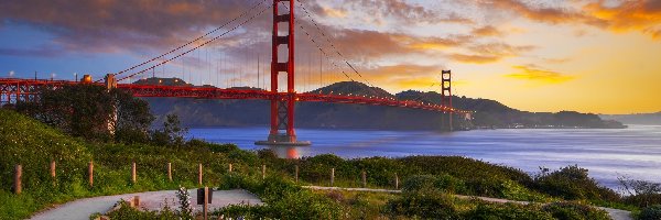 Most Golden Gate Bridge, Stan Kalifornia, Zachód słońca, Chmury, San Francisco, Cieśnina Golden Gate, Droga, Stany Zjednoczone