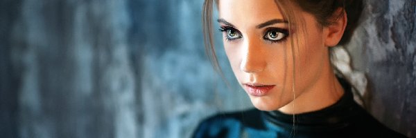 Kseniya Kokoreva, Zamyślona, Kobieta