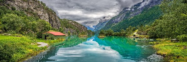 Drzewa, Rzeka, Góry, Dom, Wieś Loen, Norwegia