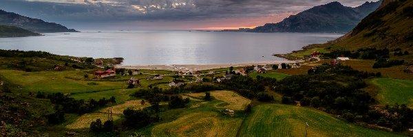 Fiord, Pola, Drzewa, Góry, Wioska Grøtfjord, Norwegia