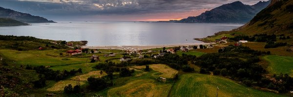 Fiord, Pola, Drzewa, Góry, Wioska Grøtfjord, Norwegia