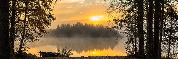 Staw, Łódka, Drzewa, Jesień, Zachód słońca