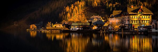Domy, Jezioro Hallstättersee, Góry Alpy Salzburskie, Łabędź, Miasteczko Hallstatt, Austria