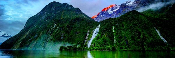 Jezioro, Wodospady, Góry