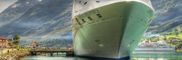 Costa Atlantica, Statek