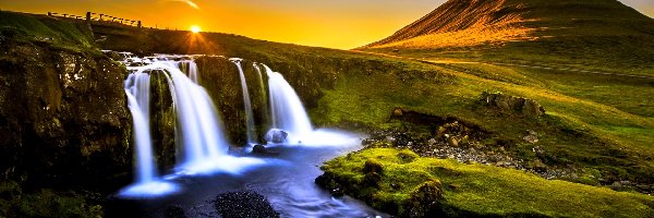 Góry, Wodospad Kirkjufellsfoss, Rzeka, Góra Kirkjufell, Islandia, Zachód słońca , Kamienie