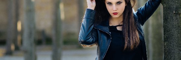 Okulary, Lea Carina