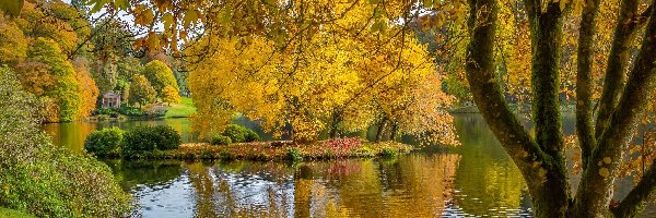 Jesień, Posiadłość Stourhead, Park, Hrabstwo Wiltshire, Anglia, Altanka, Jezioro