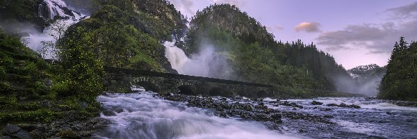 Most, Okręg Hordaland, Norwegia, Góry, Gmina Odda, Wodospad Latefossen