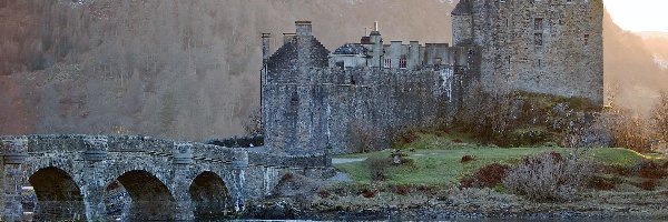 Zamek Eilean Donan, Region Highland, Wyspa Loch Duich, Most, Szkocja