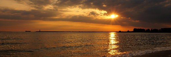 Morze, Wschód Słońca