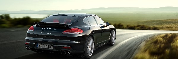 Droga, 2014, Porsche Panamera Turbo