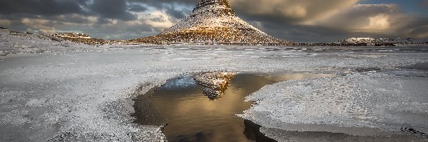 Islandia, Góra Kirkjufell, Morze, Zima