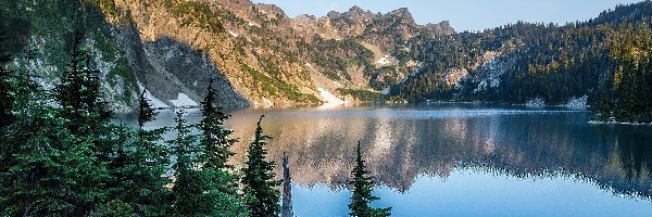 Świerki, Góry Kaskadowe, Stany Zjednoczone, Stan Waszyngton, Przełęcz Snoqualmie Pass, Kamienie, Hrabstwo King, Jezioro Snow Lake