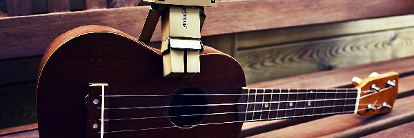 Ławeczka, Gitara, Danbo