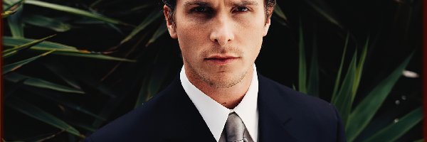 krawat, granatowa marynarka, Christian Bale