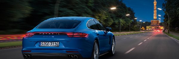 2017, Porsche Panamera 4S, Niebieskie