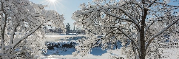 Zima, Rzeka, Śnieg, Promienie słońca, Drzewa