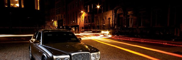 Nocą, Deptak, Bentley Arnage