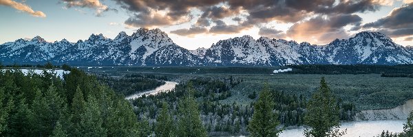 Góry Skaliste, Chmury, Stany Zjednoczone, Stan Wyoming, Rzeka Snake River, Las, Drzewa, Park Narodowy Grand Teton