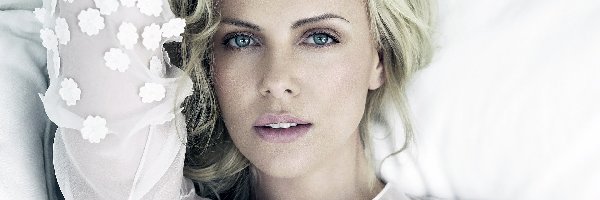 Charlize Theron, Blondynka