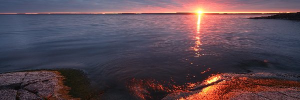 Jezioro Ładoga, Skała, Zachód słońca, Rosja, Odbicie